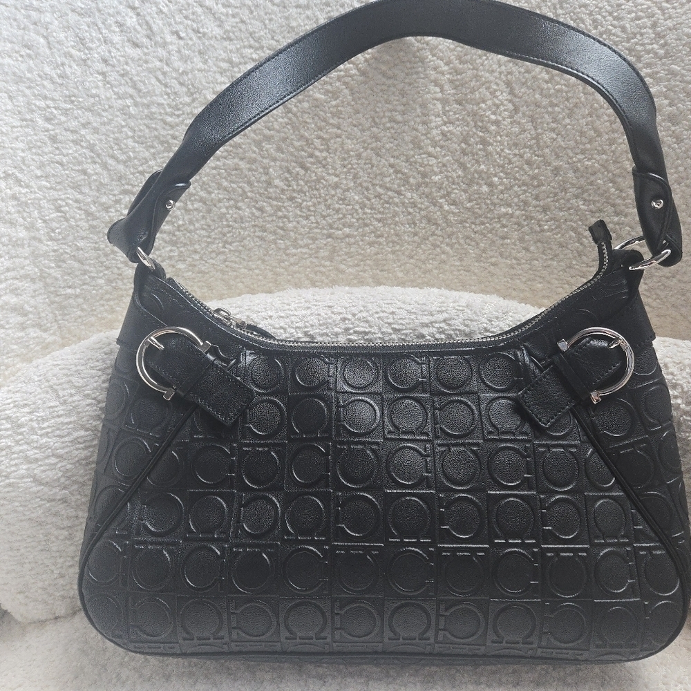 Salvatore Ferragamo Black Gancini Leather Shoulder Bag EUC - Picture 11 of 17